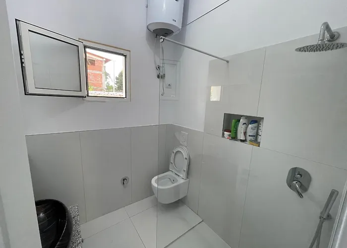 Klarisa * Golem (Tirana)